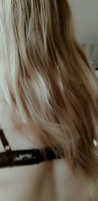 Moja długowłosa blondyneczka.mp4