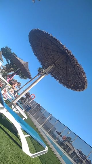 Relaks przy basenie w hotelu