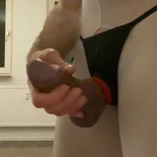 Białe bodystocking, masowanie kutasa.MP4