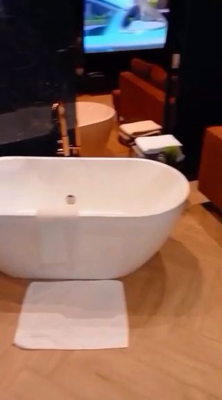 1000047030.mp4